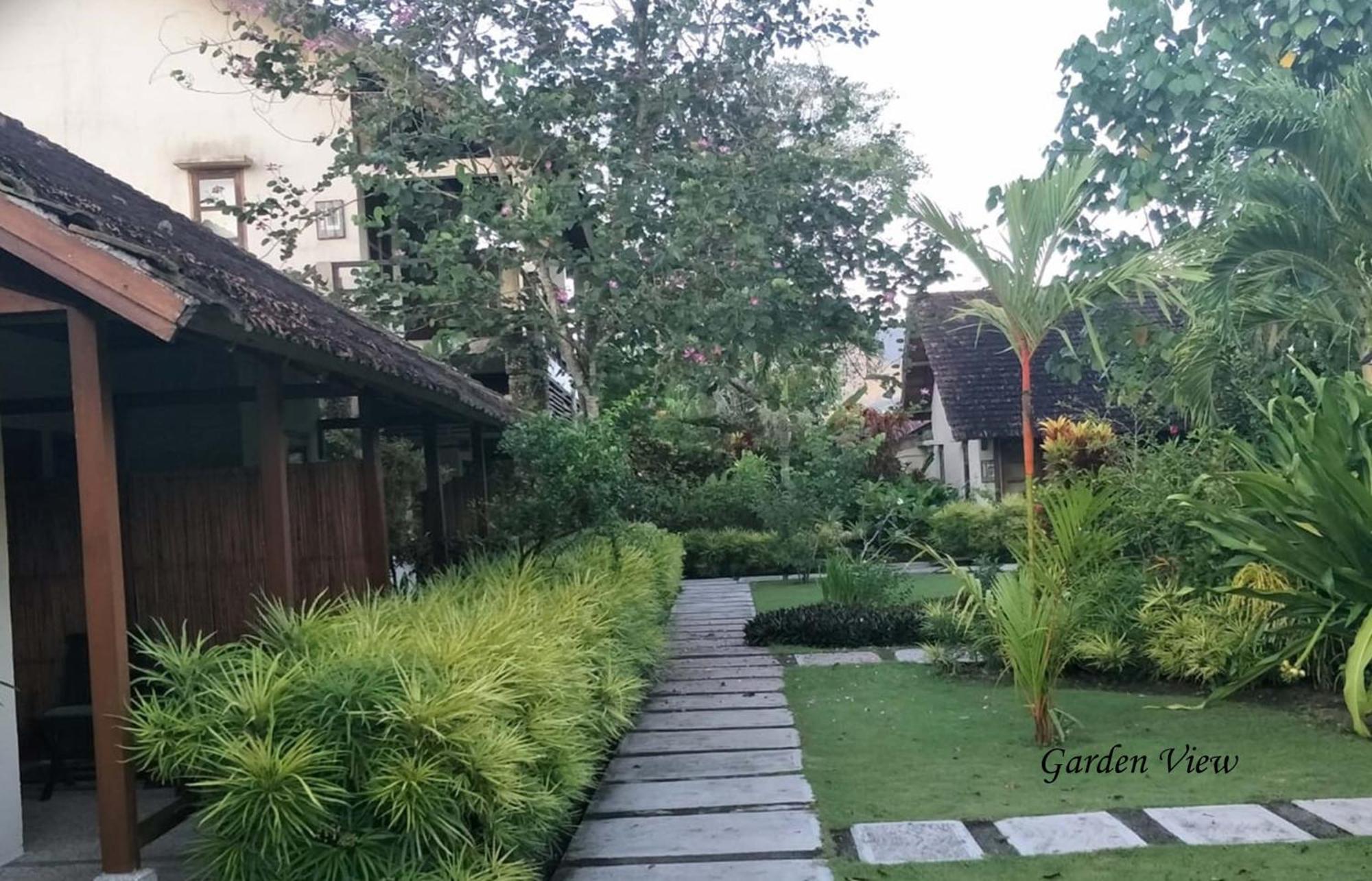 Hotel Cocotinos Manado Exterior foto