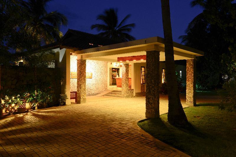 Hotel Cocotinos Manado Exterior foto